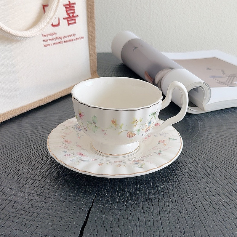 Draw Coffee And Tea - Altın Desenli Çiçek Baskılı Kahve Fincanı